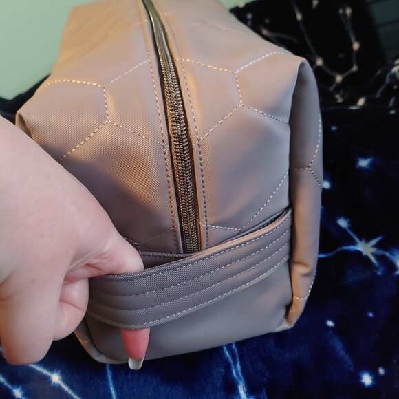 Bumper Satin Luxe VL Cosmetic Case 2 - Picture 4 of 9